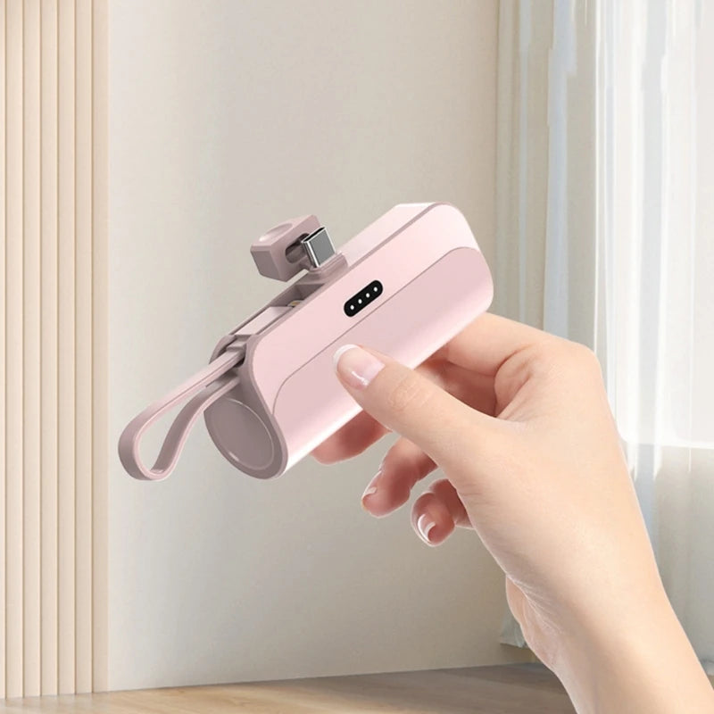 Mini Power Bank mit einem Typ C Anschluss einfach flexibel tragbar
