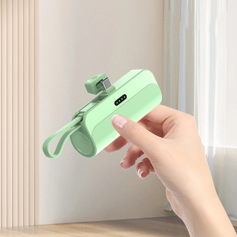 Mini Power Bank mit einem Typ C Anschluss einfach flexibel tragbar