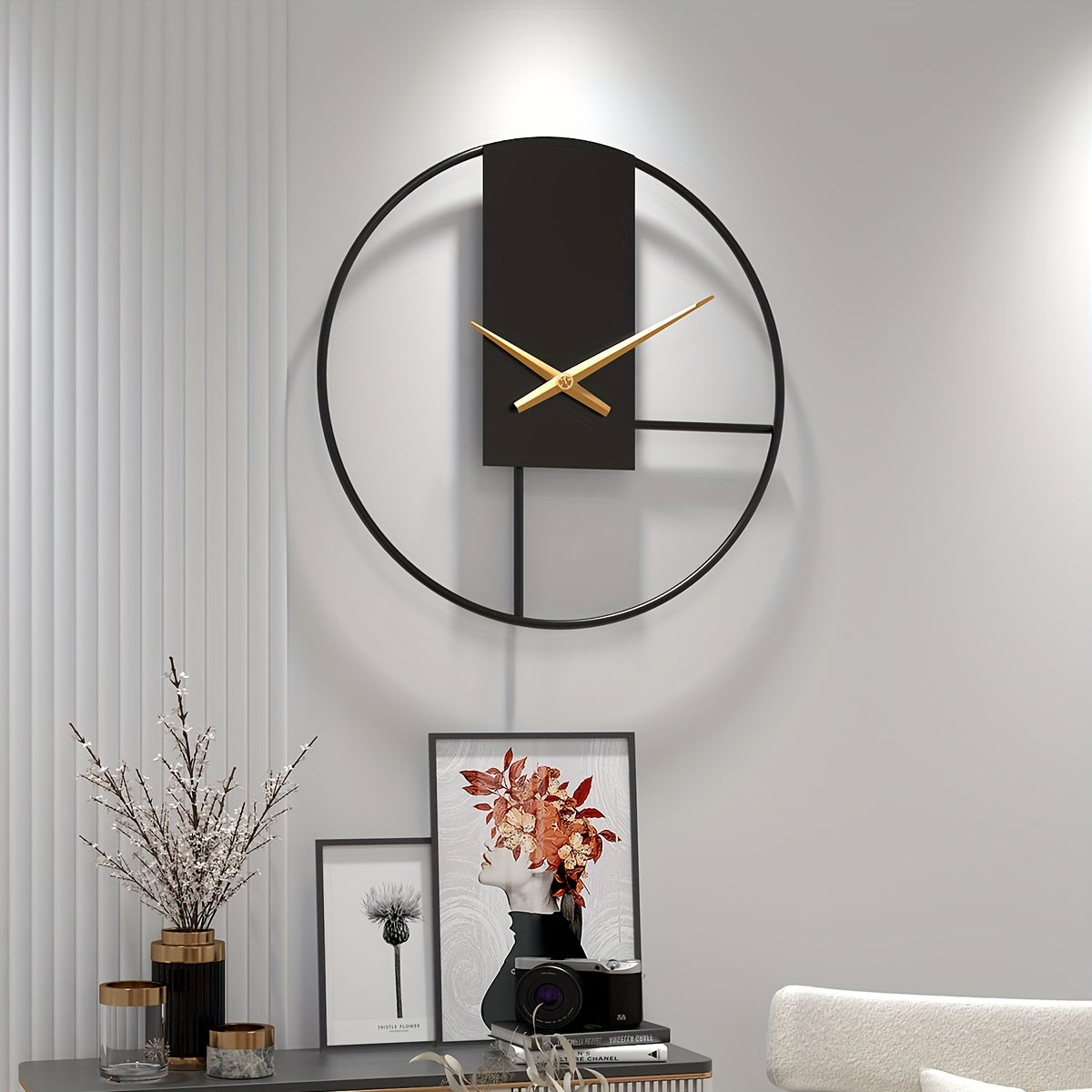 GoldTime – Moderne Wanduhr mit goldenen Zeigern